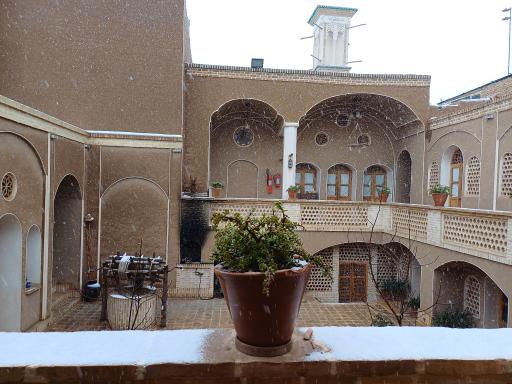 عکس سرای سنتی چراغان 