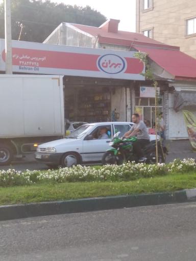 عکس تعویض روغن صادقی نژاد