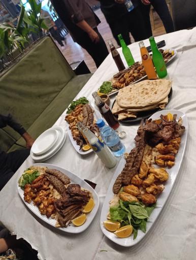 عکس کافه رستوران درخت بید