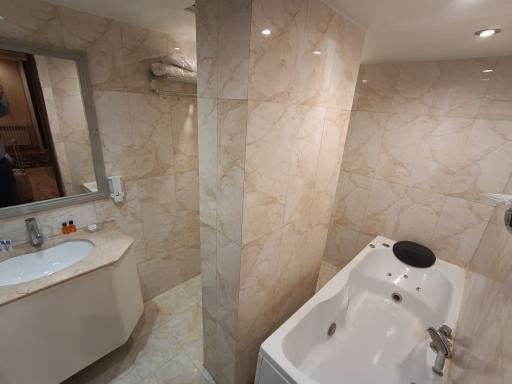 عکس هتل و رستوران شبستان 