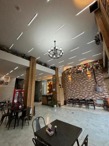 عکس رستوران و بیرون بر عتیق