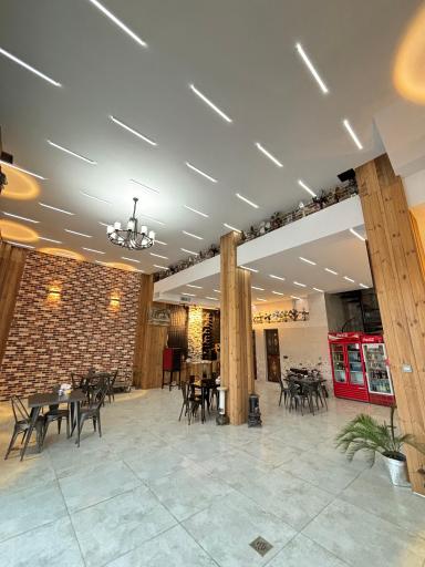 عکس رستوران و بیرون بر عتیق