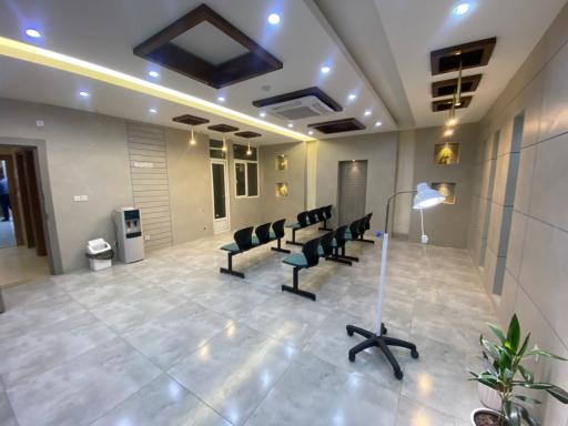 دکتر علیرضا آزادوار