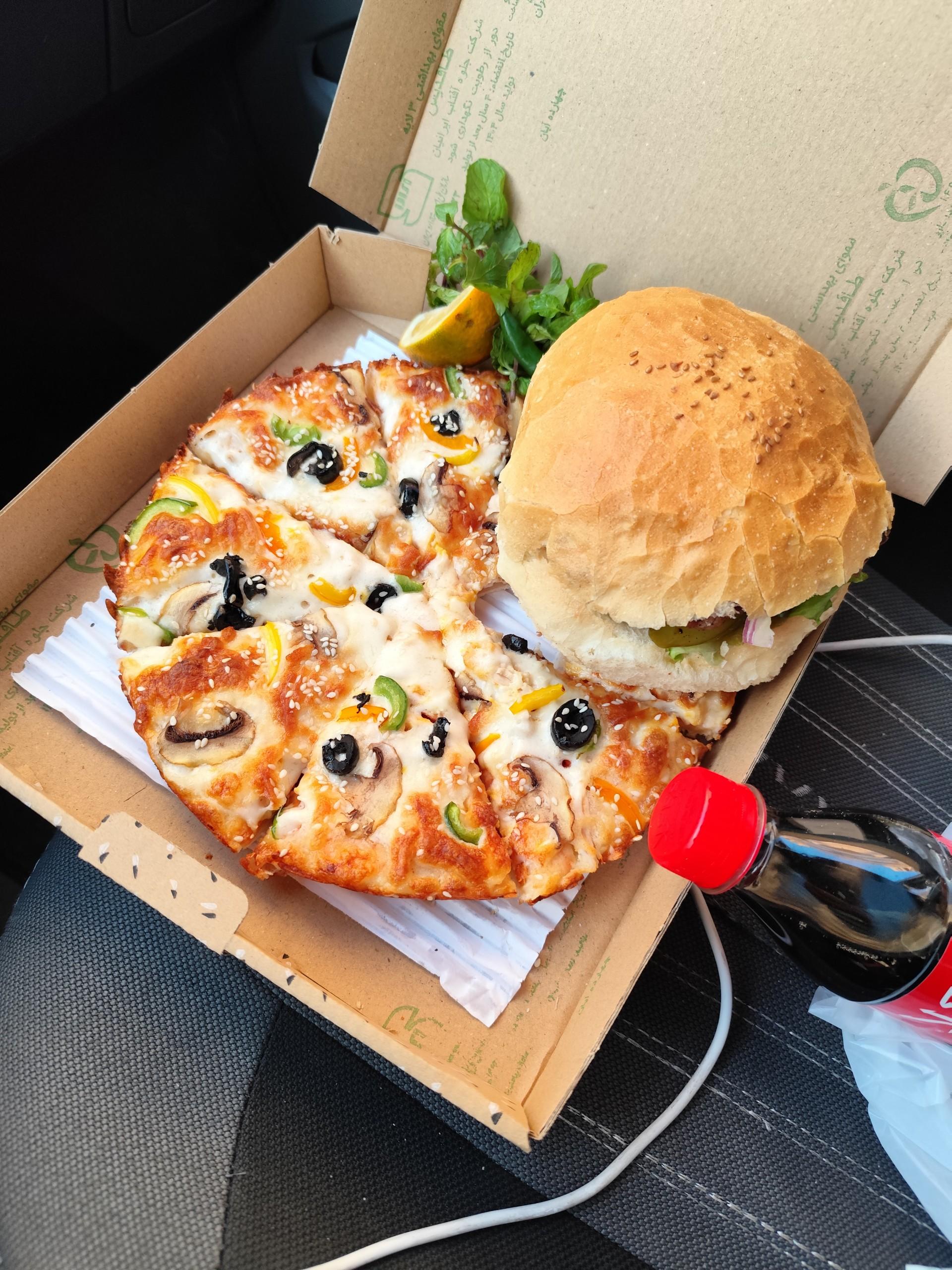 عکس کافه فست فود ویولانژ 