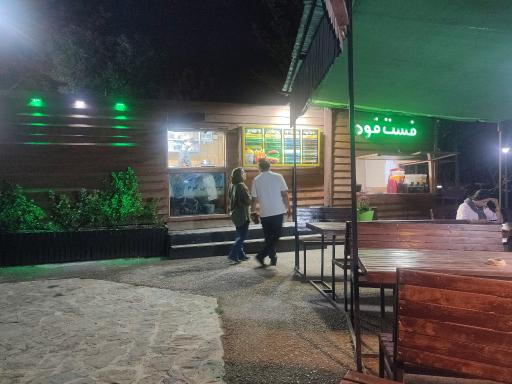 عکس کافه فست فود کلبه چوبی