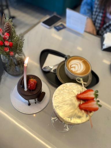 عکس کافه رستوران بالکنی