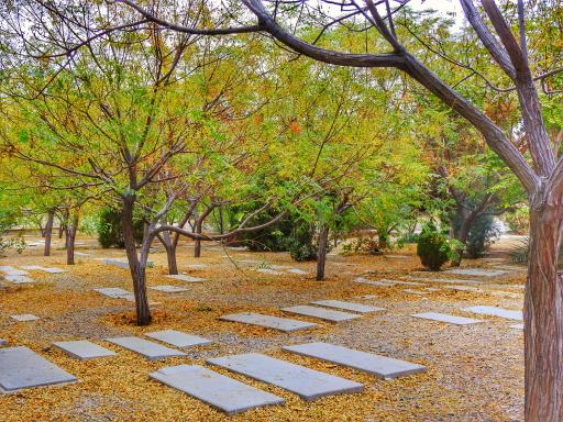 عکس آرامستان تخت فولاد