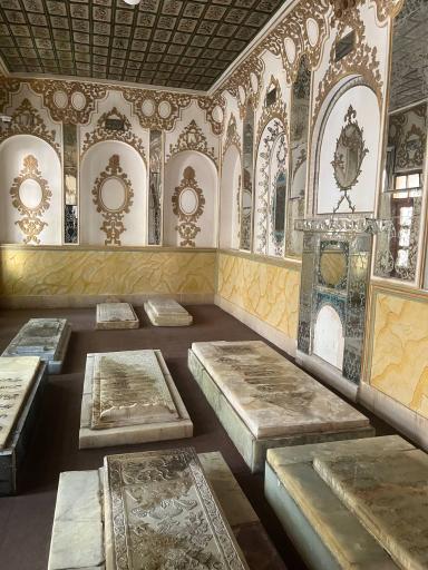 عکس آرامستان تخت فولاد