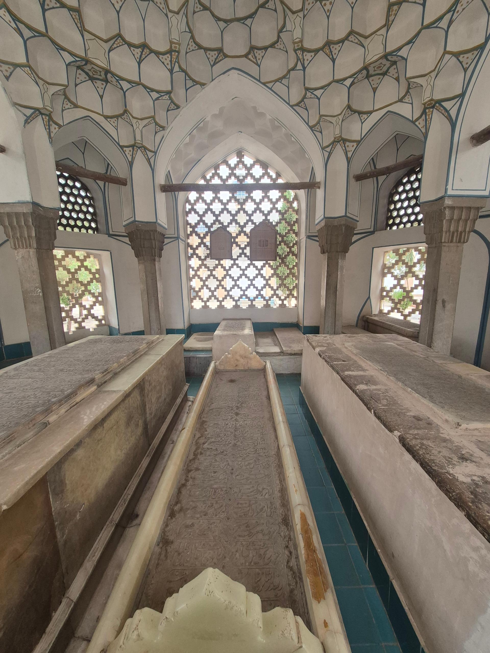 عکس آرامستان تخت فولاد