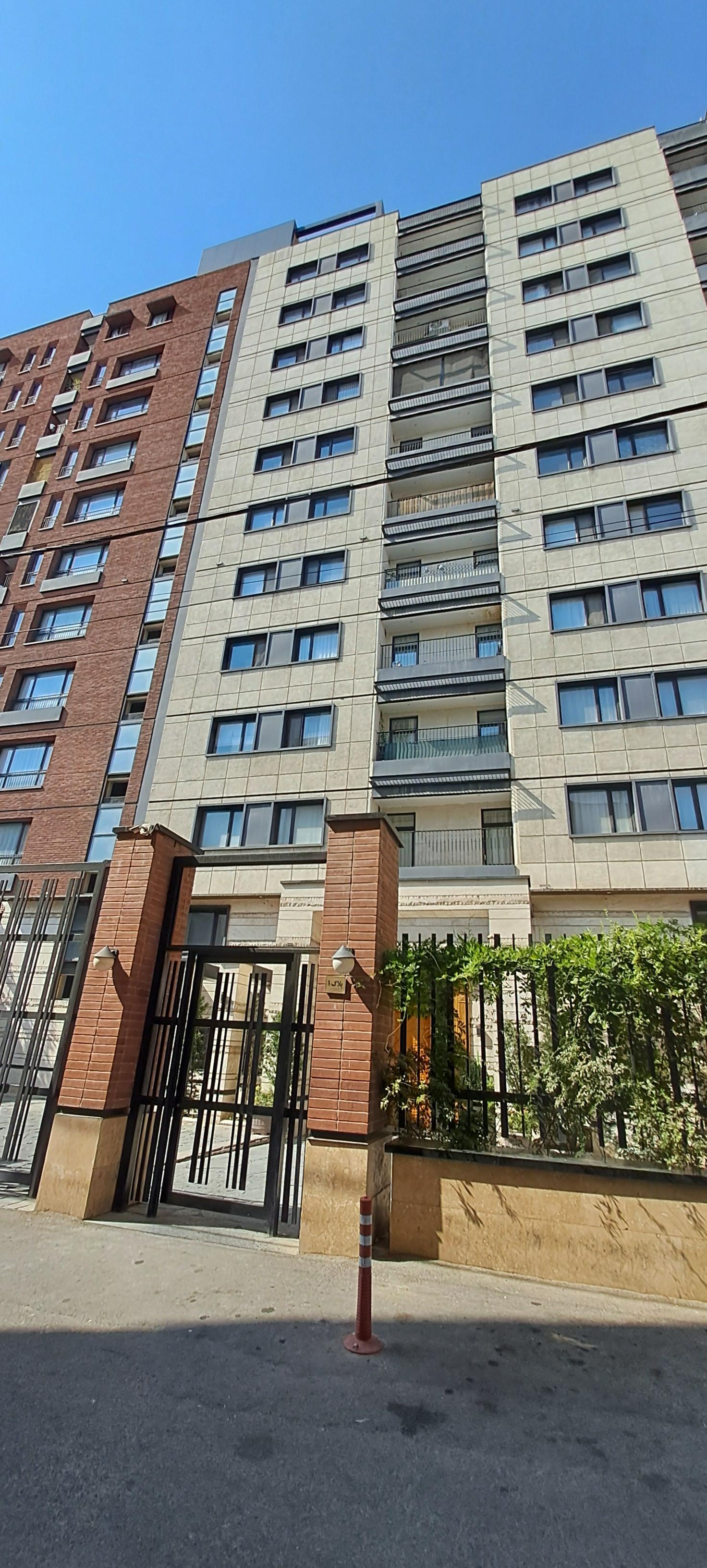 عکس برج نگین ساقدوش