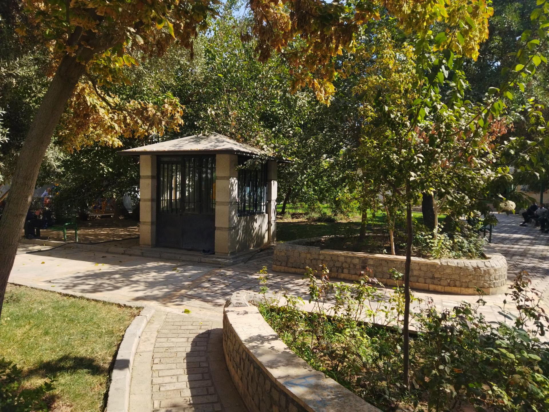 عکس نگهبانی بوستان امام سجاد (ع)