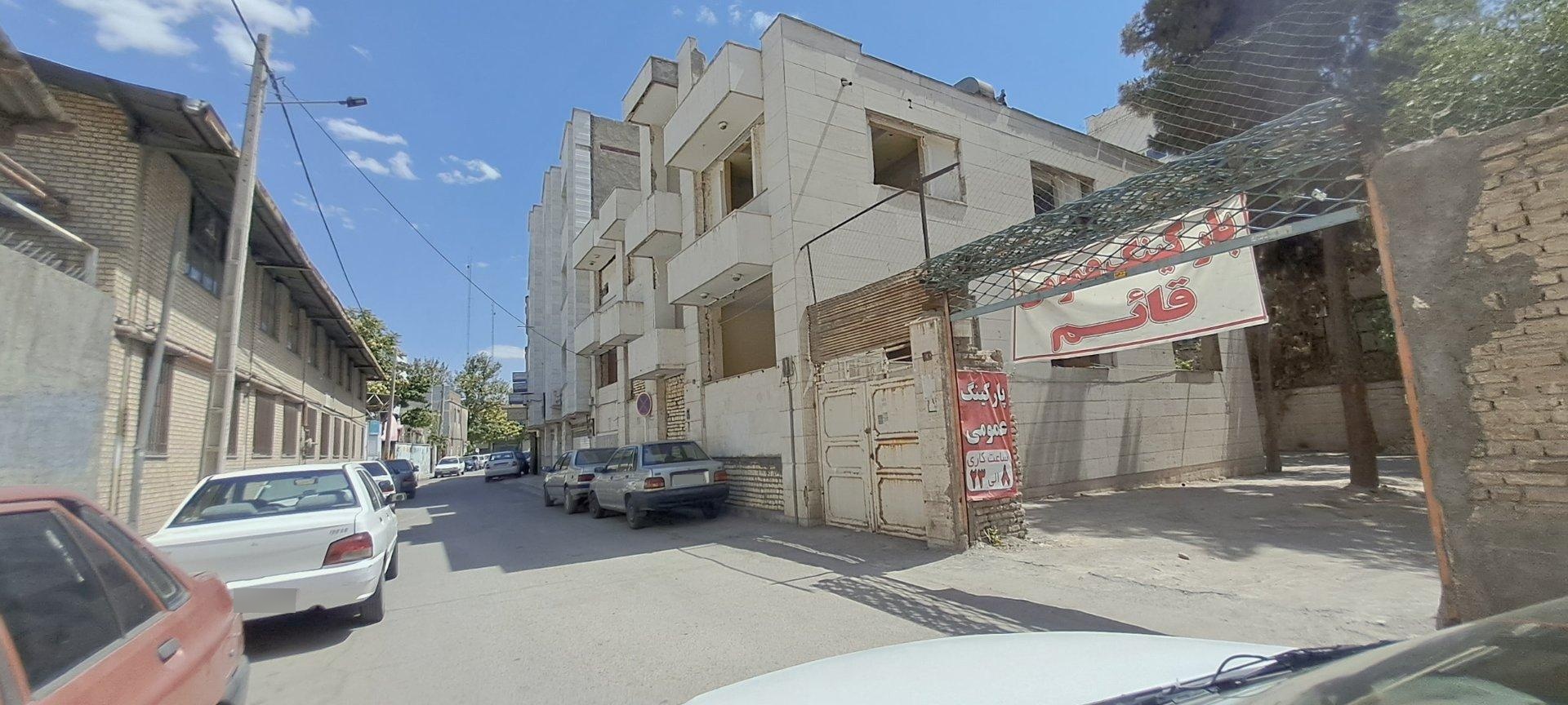 عکس پارکینگ عمومی قائم