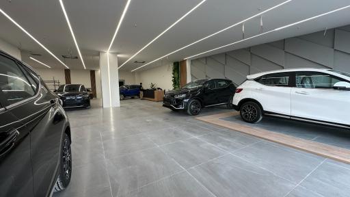 عکس نمایشگاه اتومبیل غلامزاده