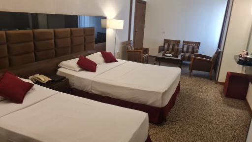 عکس هتل بزرگ سی نور