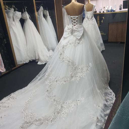 عکس فروشگاه لباس مجلسی و عروس فافا مد