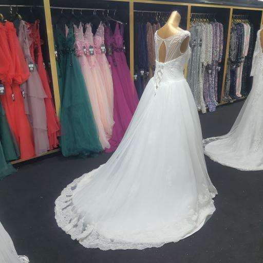 عکس فروشگاه لباس مجلسی و عروس فافا مد