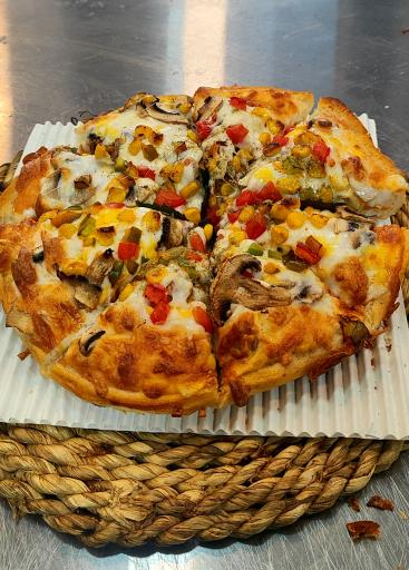 عکس پیتزا ساندویچ دلانو