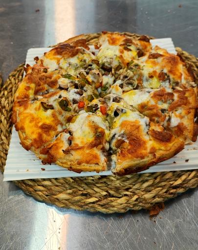 عکس پیتزا ساندویچ دلانو