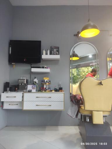 عکس آقای آرایشگر