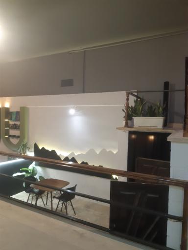 عکس کافه لئون