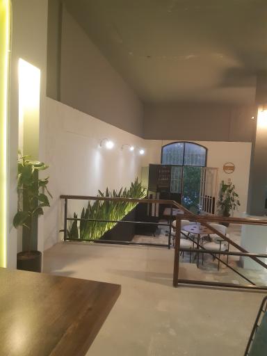 عکس کافه لئون