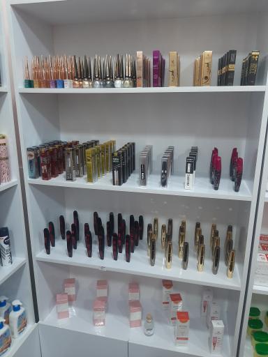 عکس لوازم آرایشی بلوندی شاپ