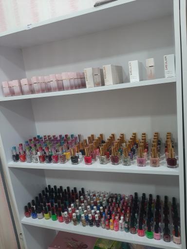 عکس لوازم آرایشی بلوندی شاپ