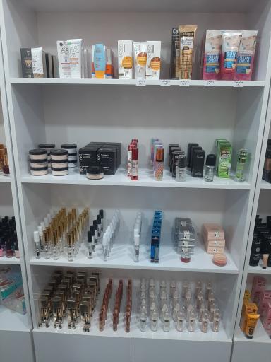 عکس لوازم آرایشی بلوندی شاپ