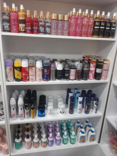 عکس لوازم آرایشی بلوندی شاپ