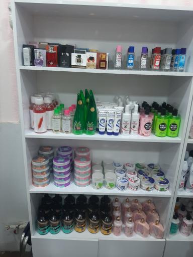 عکس لوازم آرایشی بلوندی شاپ