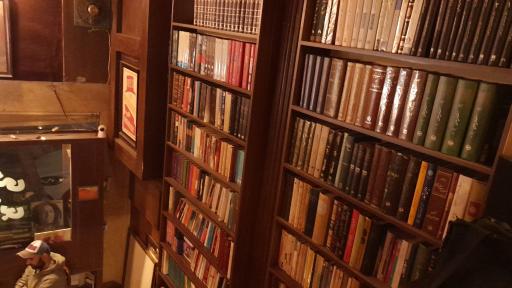 عکس کافه کتاب پرنده آبی