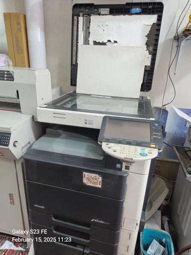 عکس مرکز چاپ بنر رنگارنگ