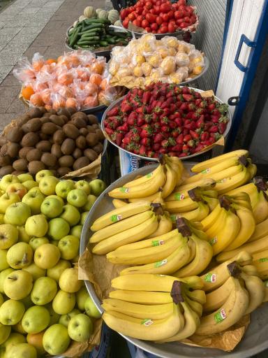 عکس کافه‌ و بستنی آبان