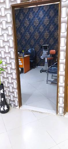 عکس عینک و  بینایی سنجی ویکتوریا