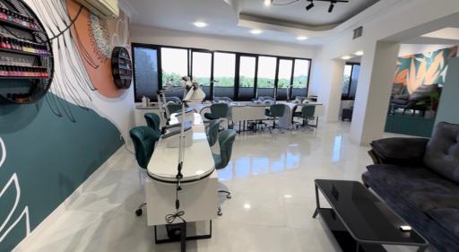 عکس مرکز تخصصی مژه و ناخن شیوانا