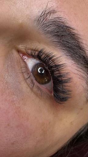 عکس مرکز تخصصی مژه و ناخن شیوانا