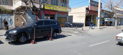 عکس تعویض لاستیک و بالانس کمال‌زاده