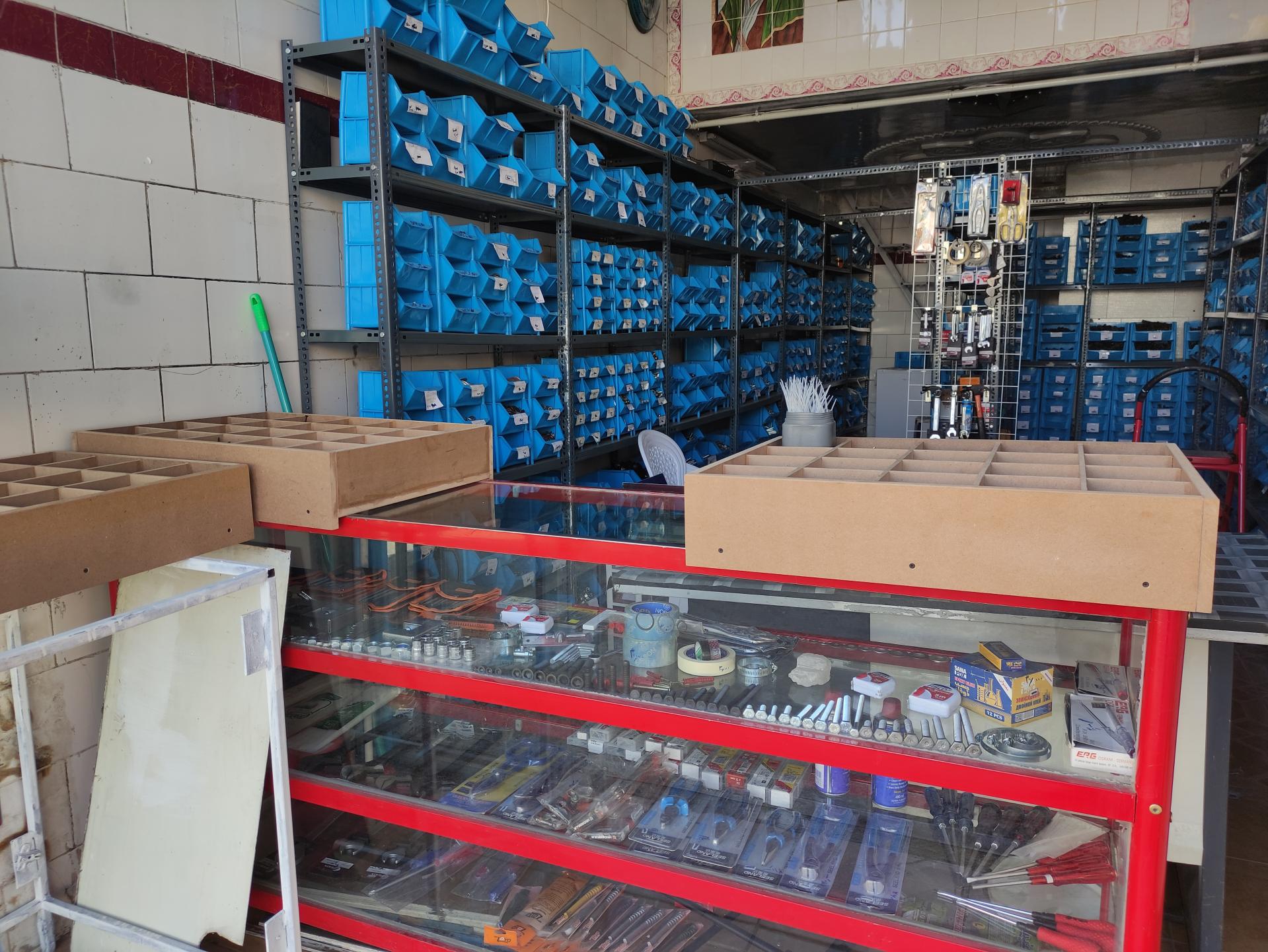 عکس دنیای پیچ و مهره