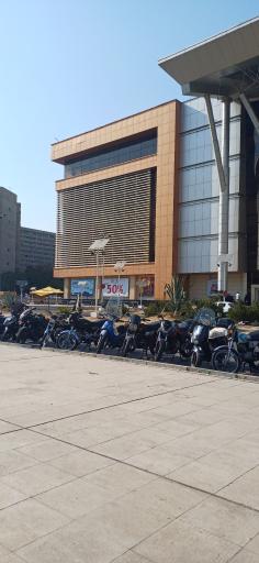 عکس پارکینگ موتور سیکلت مگامال