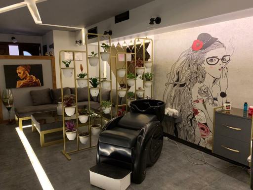 عکس سالن زیبایی رعنا وارونا