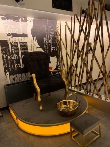 عکس سالن زیبایی رعنا وارونا