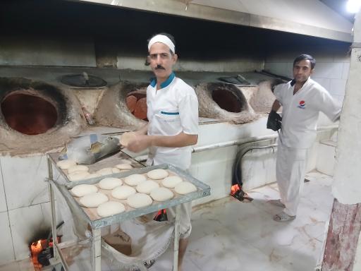 عکس نانوایی تنوری استقلال