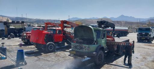 عکس کارواش و تعویض روغنی ماشین سنگین پاسداران