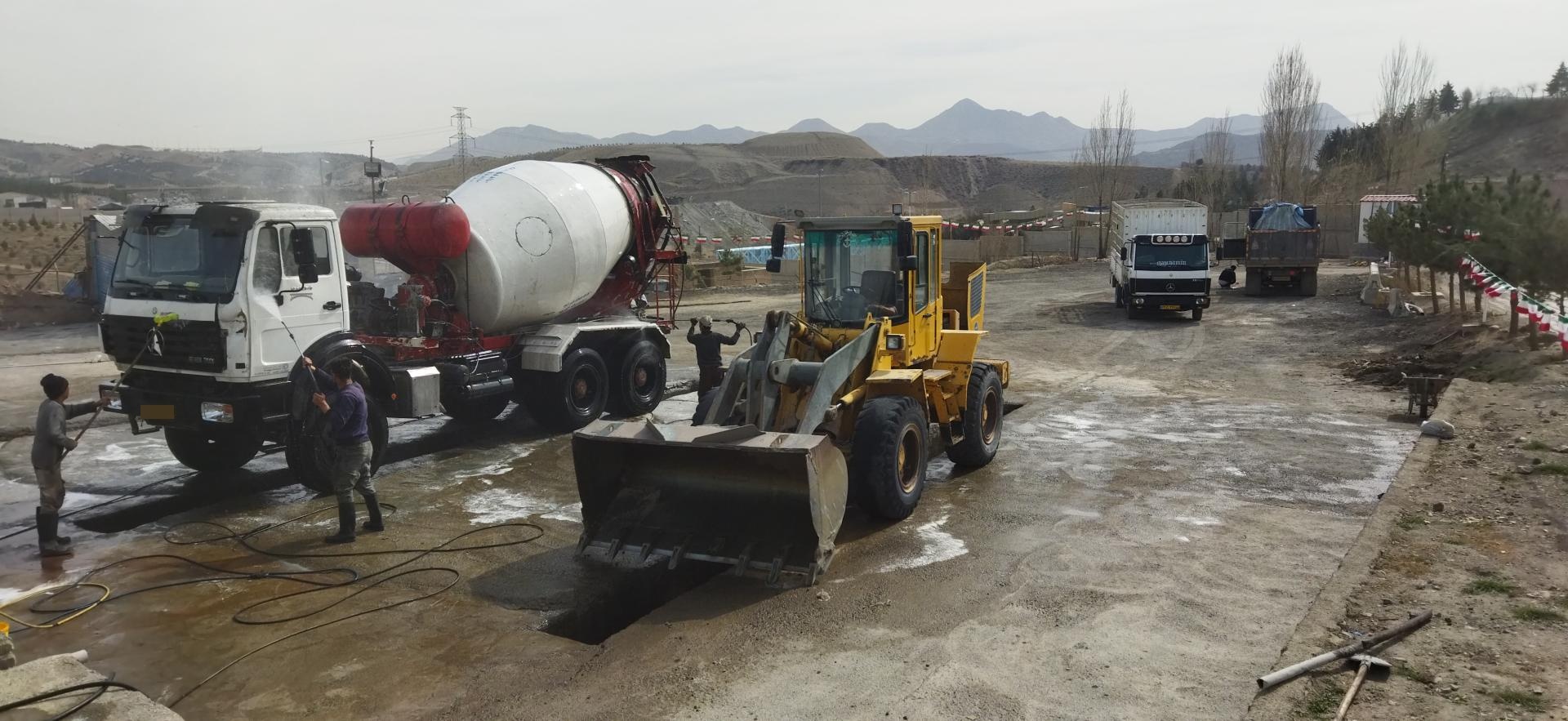 عکس کارواش و تعویض روغنی ماشین سنگین پاسداران