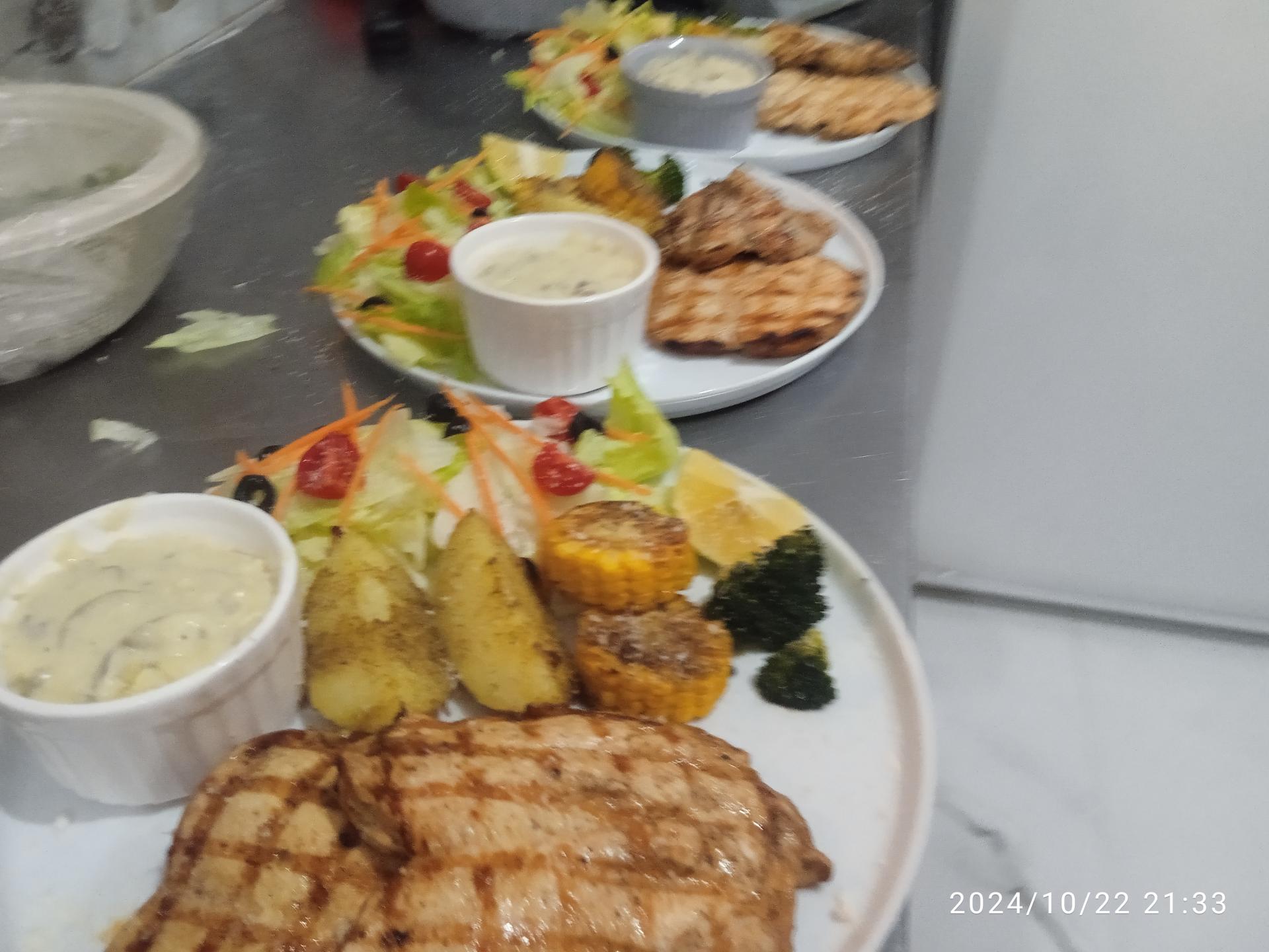 عکس رستوران فست فود رزماری