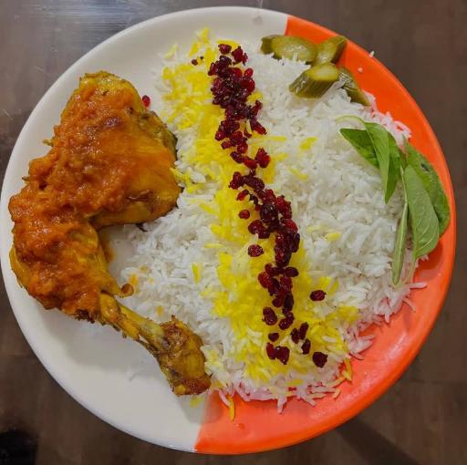 عکس تهیه غذای یلدا