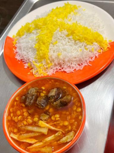 عکس تهیه غذای یلدا