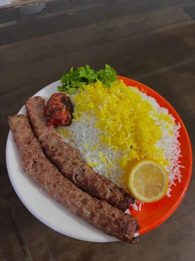 عکس تهیه غذای یلدا