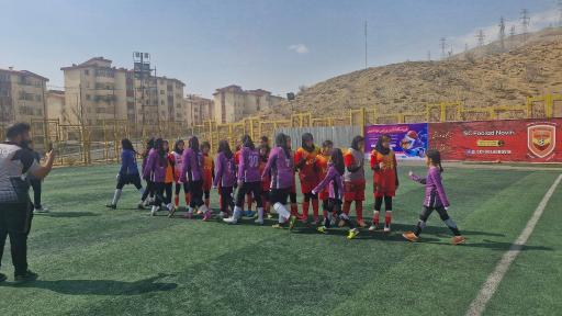 عکس آکادمی فوتبال دخترانه پورناک