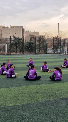 عکس آکادمی فوتبال دخترانه پورناک